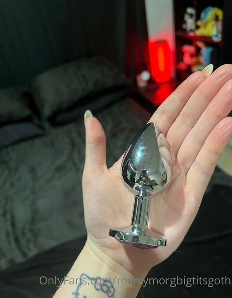 mercymorgbigtitsgoth onlyfans strip tease