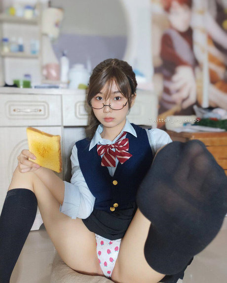 KissQwQ onlyfans leaked photos