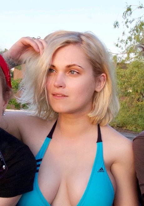 Eliza Taylor strip onlyfans