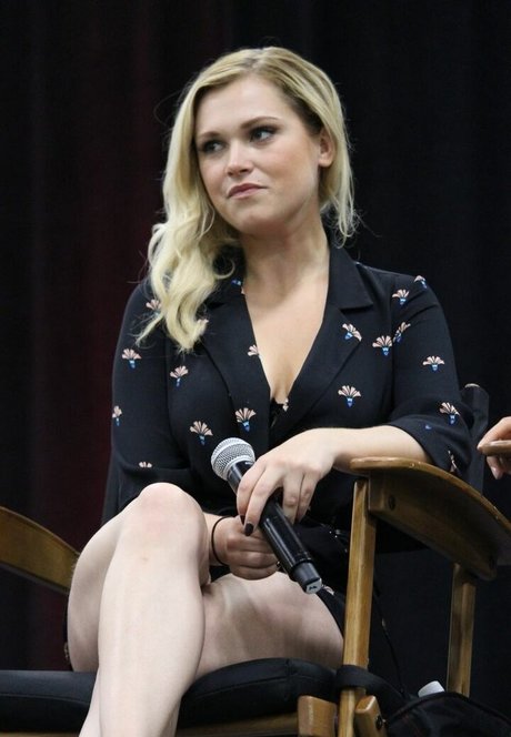 Eliza Taylor onlyfans hot