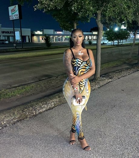 NonnieBaby onlyfans pics