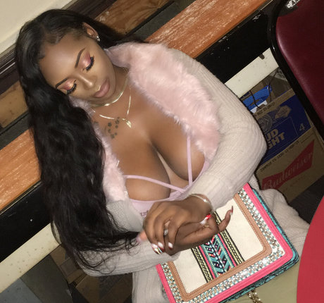 NonnieBaby topless onlyfans