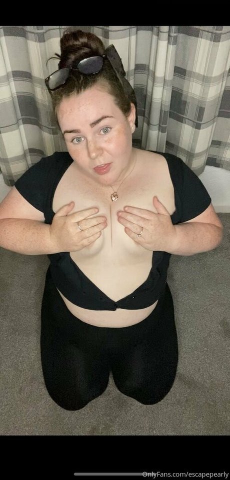 escapepearly onlyfans nude pics