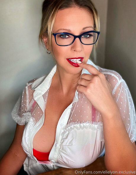 ellelyon exclusive sextape onlyfans