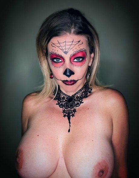 ellelyon exclusive only fans.