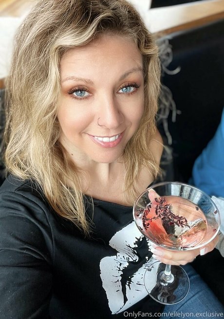 ellelyon exclusive leaked onlyfans sextape