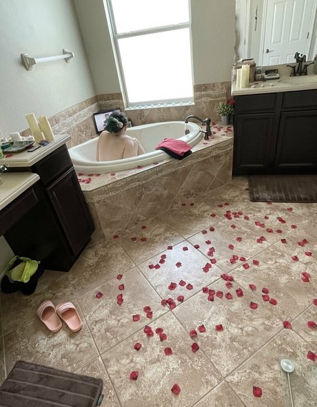 eeveebeevip onlyfans model