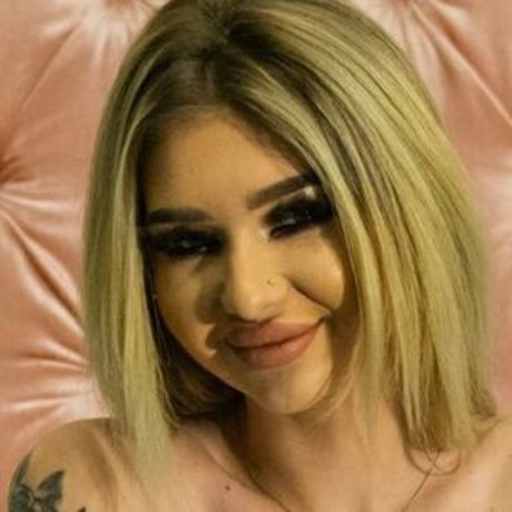 luxxxandraa onlyfans strip tease