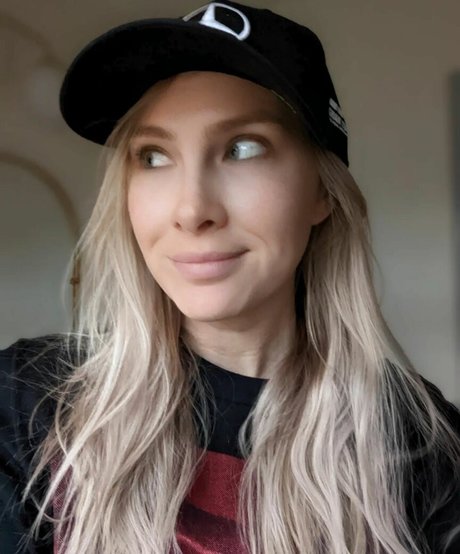 Mallory Moore onlyfans leaka