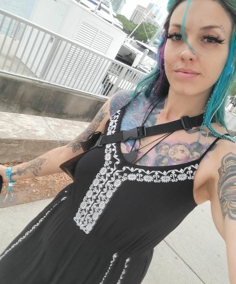 hollyborealis is on onlyfans