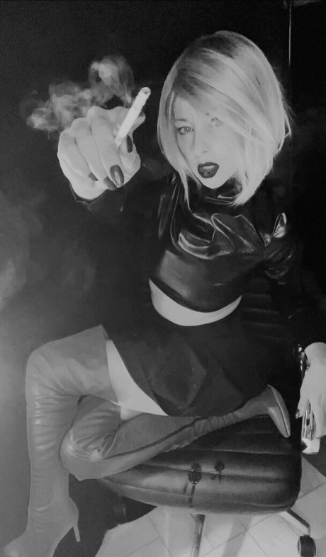 smokingqueenalina only fans free