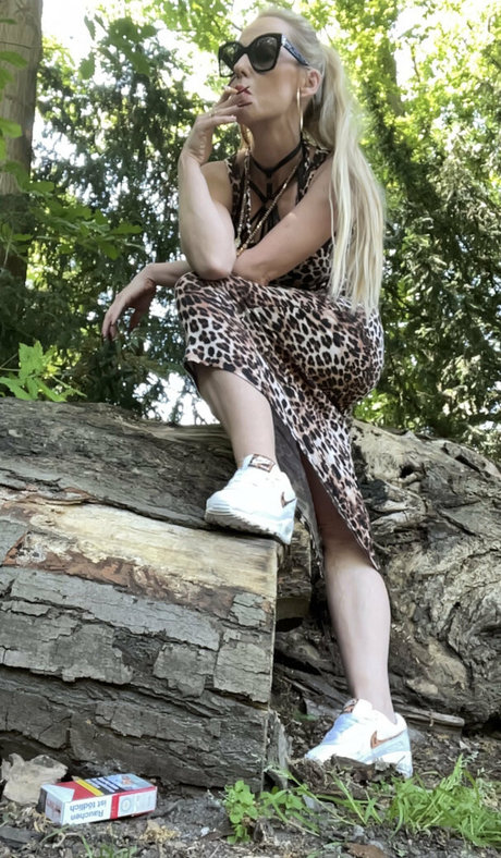 smokingqueenalina only fans photos