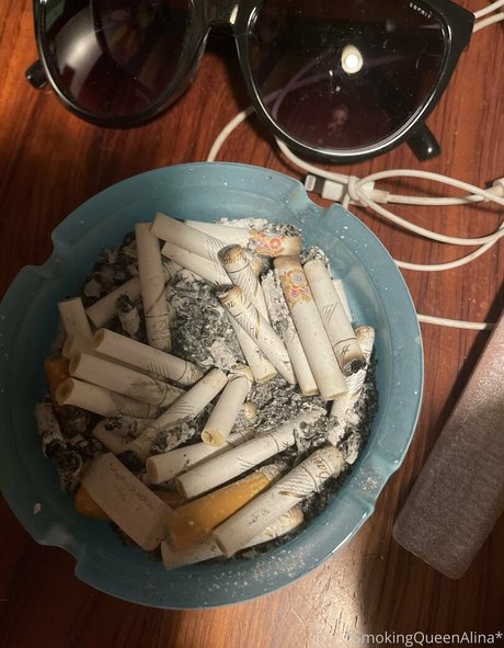 smokingqueenalina only fans pics