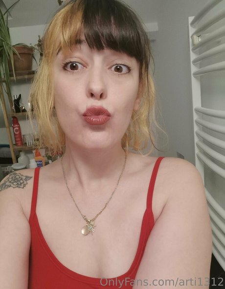arti1312 onlyfans model photos
