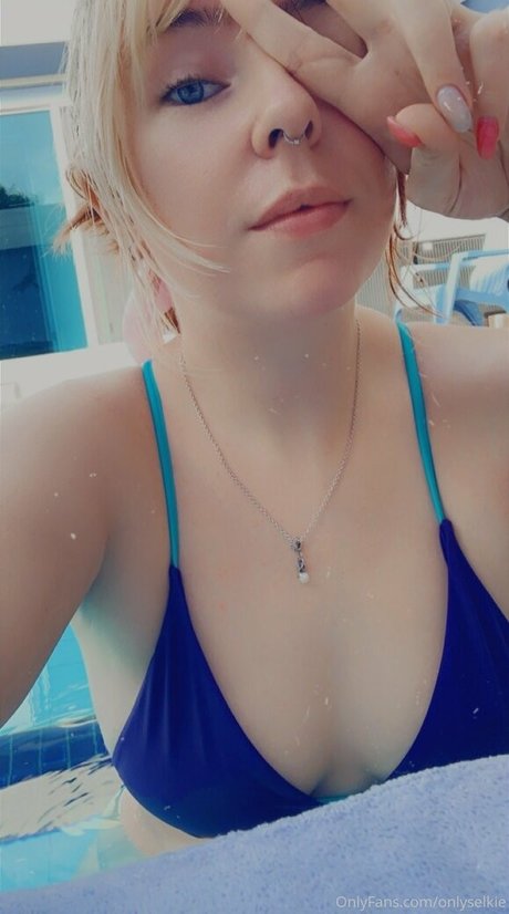 onlyselkie only fans pic
