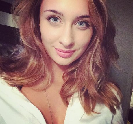 Emma Amelia topless onlyfans