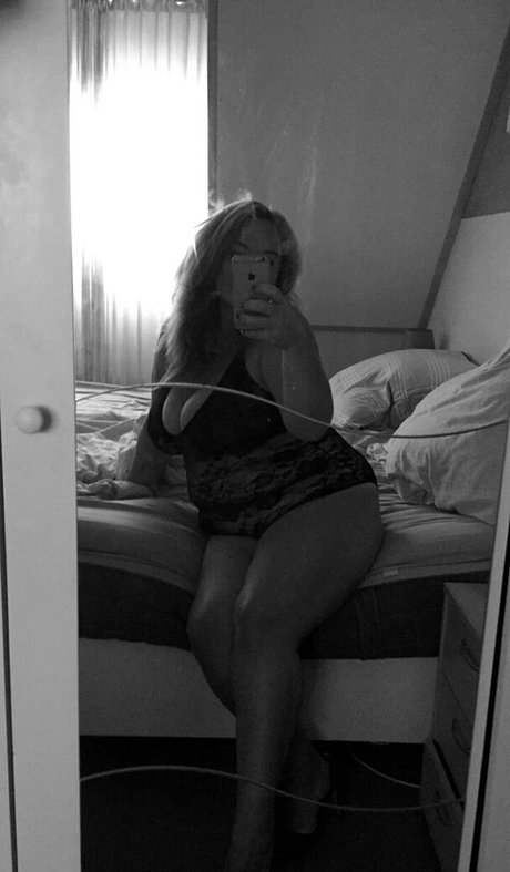 dutchcurvesinheels boobs onlyfans
