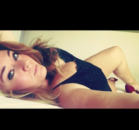 dutchcurvesinheels onlyfans leaj