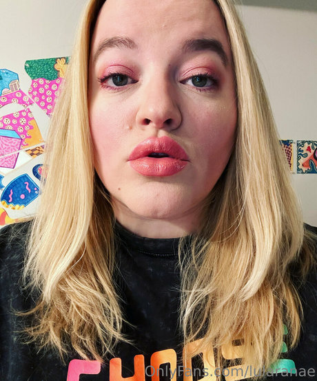 LulaRanae onlyfans strip tease