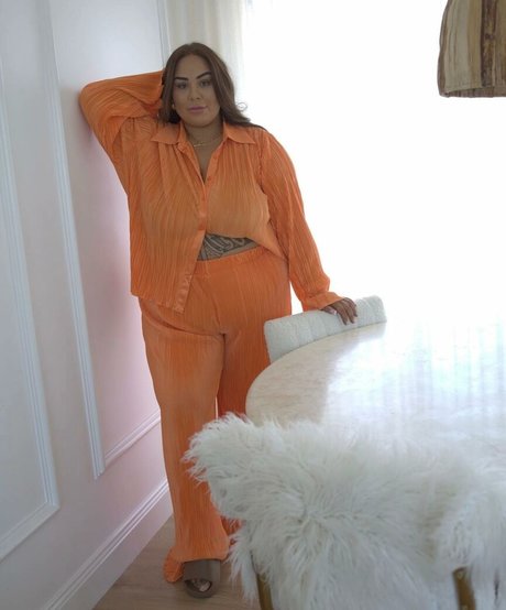 Antonia Waerea Adams onlyfans model photos