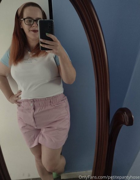 petitepantyhose onlyfans nude photos