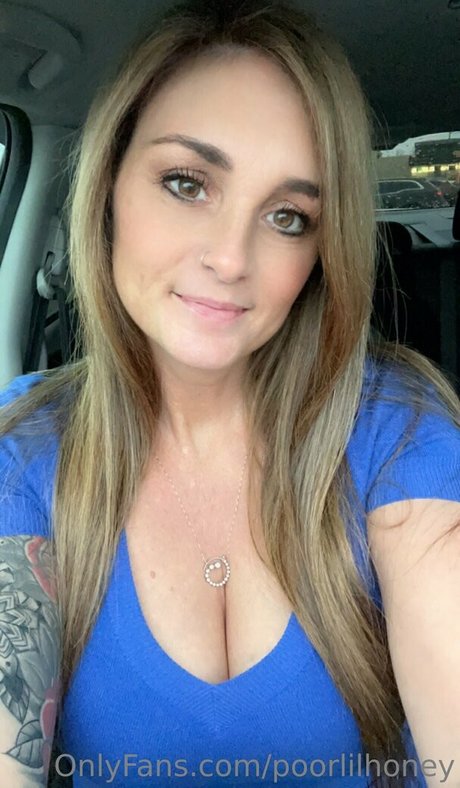 poorlilhoney onlyfans fotos