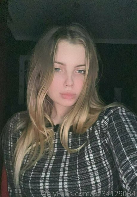 flora belll onlyfans model images