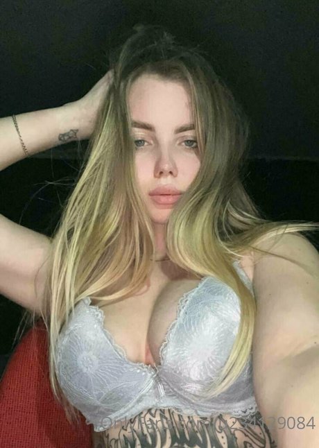 flora belll Profile pic