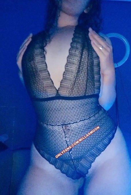 millaamoon naked onlyfans