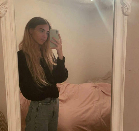 ellamoorepls onlyfans nudes leaks