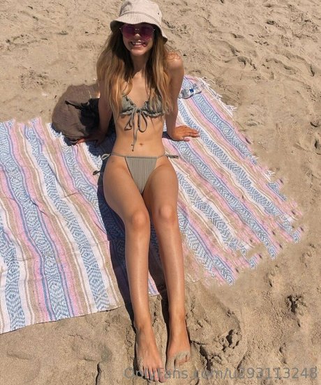 ellamoorepls onlyfans fuck