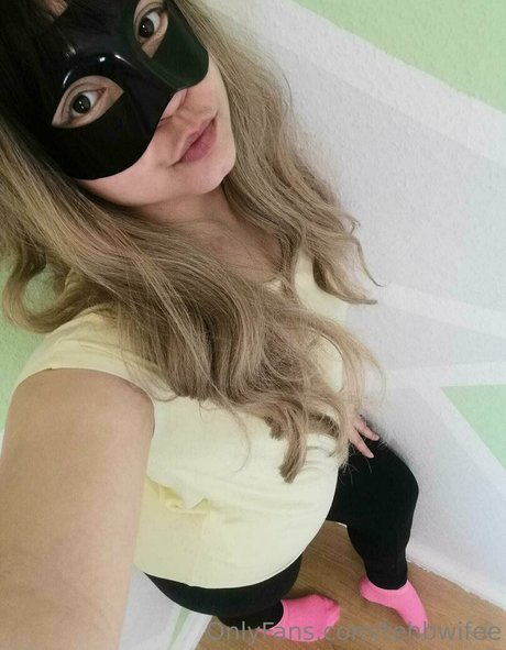 tehbwifee on onlyfans