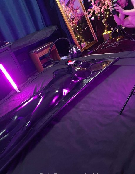 rubbersorcerer onlyfans pics