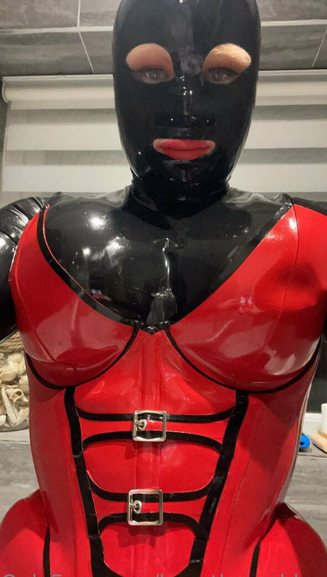 bee the rubber doll leaked onlyfans