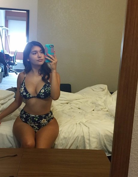 Chloe Medina onlyfans leak