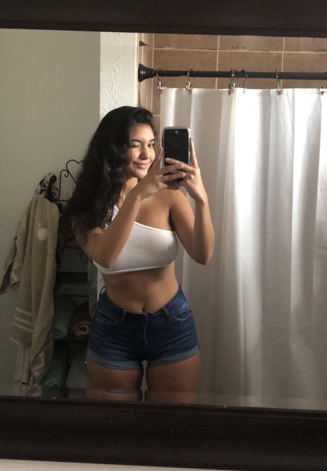 Chloe Medina onlyfans explicit content