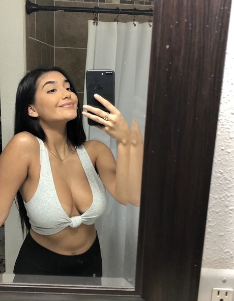 Chloe Medina onlyfans nude