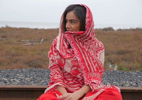 Sukh Bains onlyfans sexy