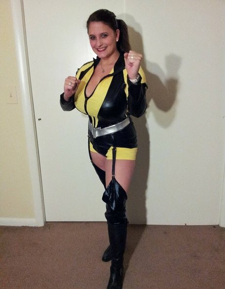 Avery Harwood onlyfans nude leaks