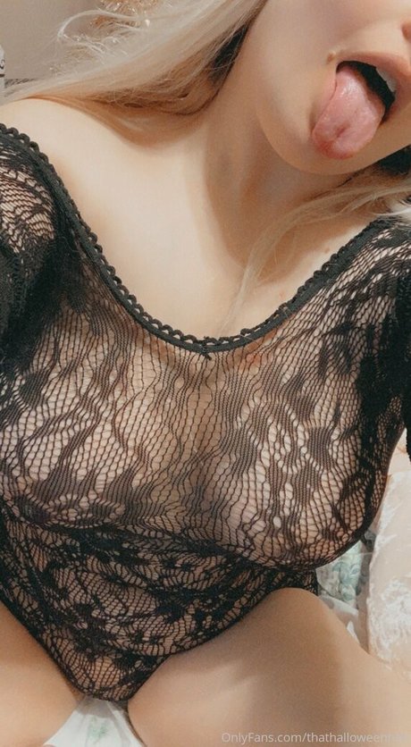 xoxbuttonsbabee onlyfans model