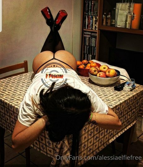 alessiaelfiefree onlyfans nudes