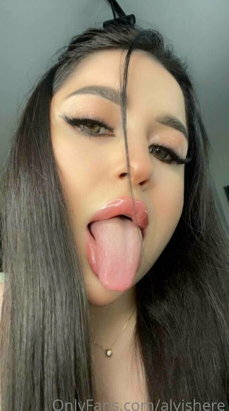 alyishere onlyfans picture