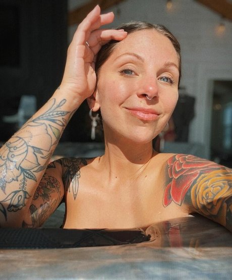 Christine Cote only fans leaks