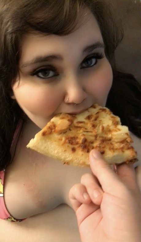 twinkiebelle onlyfans striptease