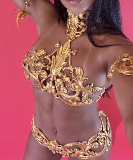 Daniela Laura onlyfans strip tease