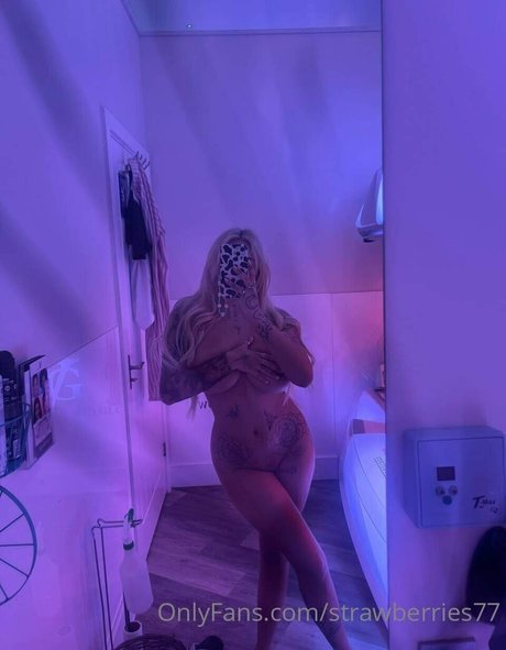 strawberries77 onlyfans exposed