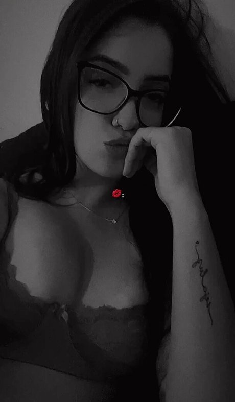 Karen Sara onlyfans page