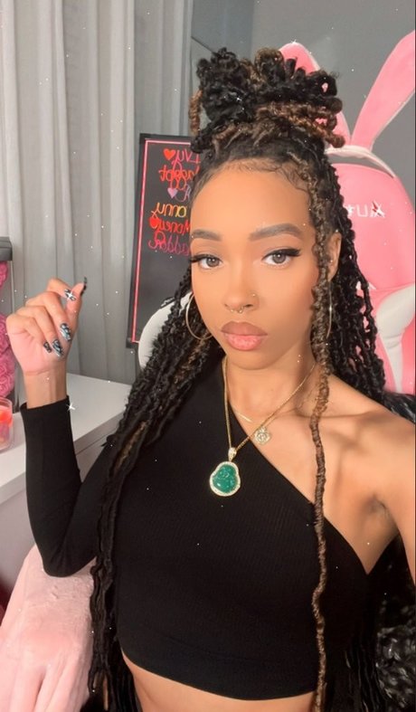 Alleyesondee only fans pic