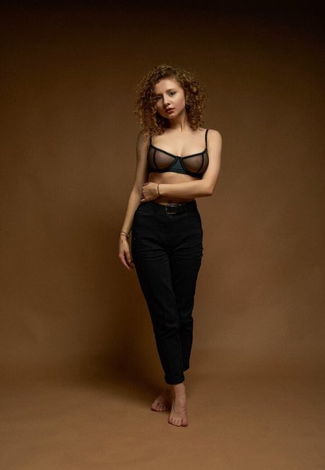 Alina Kurzova nude onlyfans leak