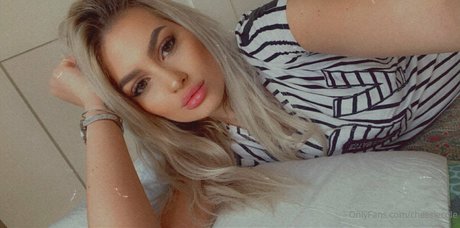 chessiecole onlyfans nude pics